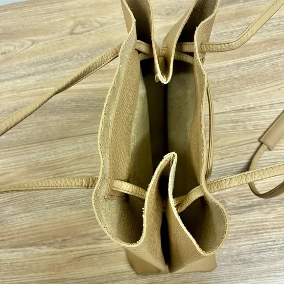 8 OTHER‎ REASONS Vegan Leather Slouchy Bucket Bag - Picture 9 of 10